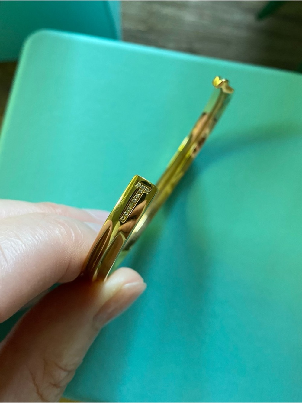 TIFFANY & CO. - 18 Carat Yellow Gold and Diamond Key
T Cuff with Leather Box - Picture 8 of 16